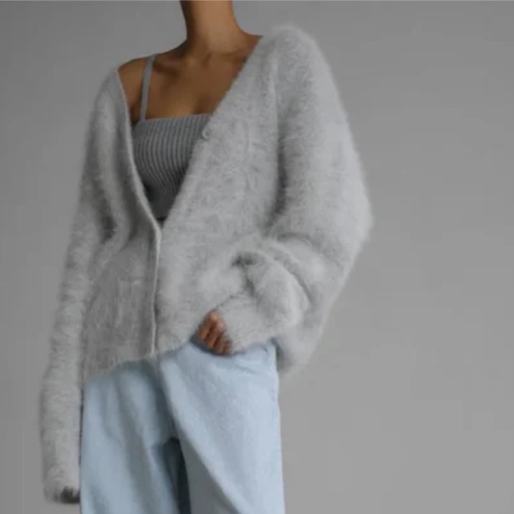 Fuzzy cardigan threads and bond